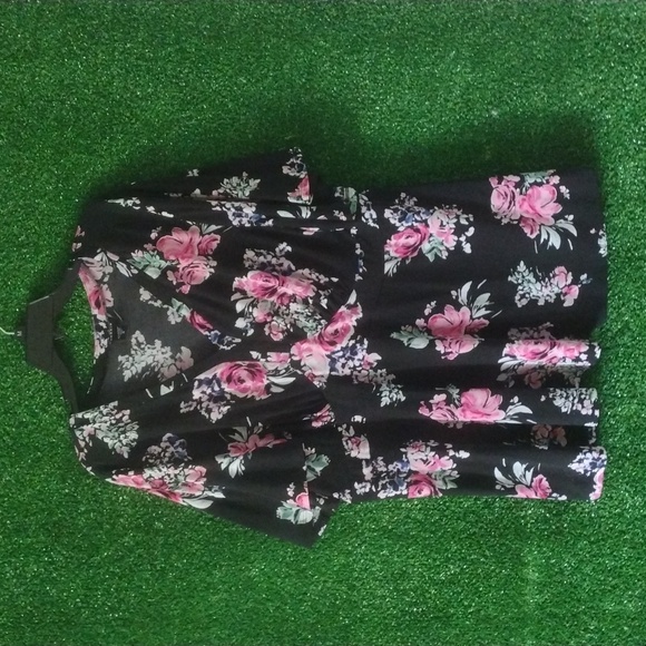 Torrid Black and Pink Ruffled Peplum Blouse - Picture 3 of 4